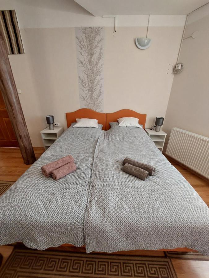 Csaladbarat Vendeglak Szegedi Maganszallashely 9 Fo Reszere, Nagycsaladok Es Barati Tarsasagok Reszere エクステリア 写真